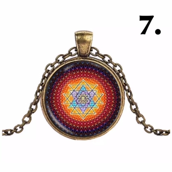 BUDDHIST SRI YANTRA SACRED GEOMETRY GLASS NECKLACE - Picture 12 of 12